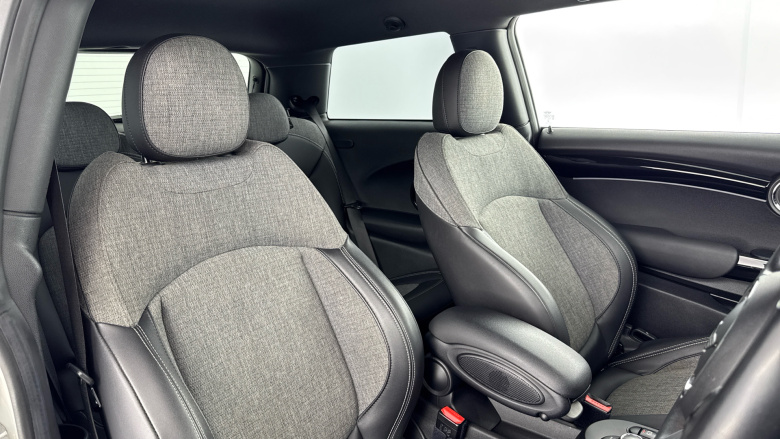 MINI Hatchback 135kW Cooper S Level 2 33kWh 3dr Auto Electric Hatchback